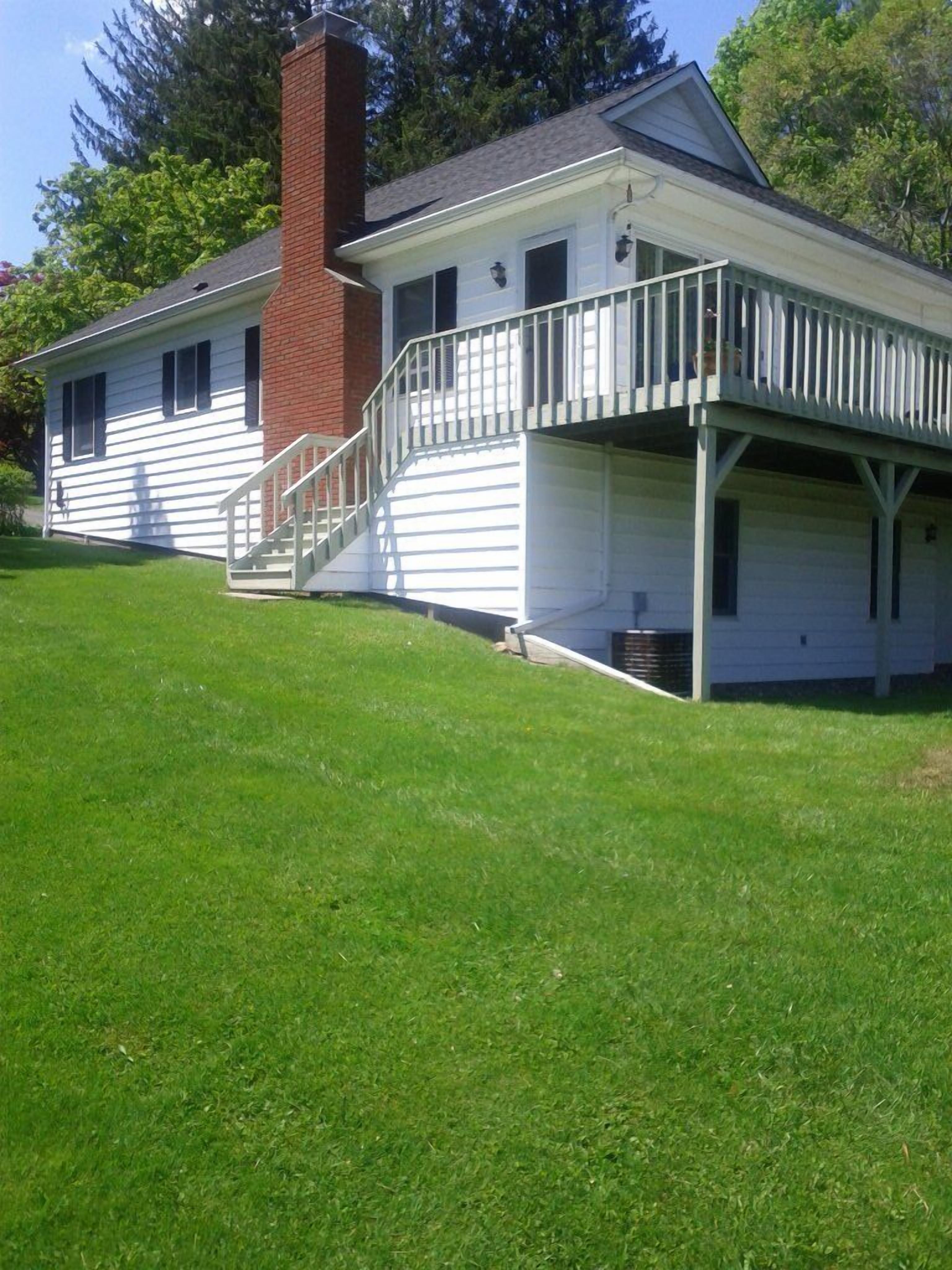 Sun Filled Direct Lakefront 3 Bedroom House On Bantam Lake