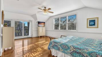 6 bedrooms, iron/ironing board, free WiFi, bed sheets