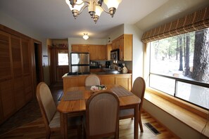 冰箱、微波炉、烤箱、炉灶