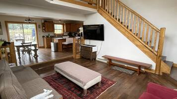 Smart TV, fireplace, DVD player, table football