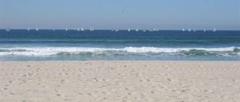 Beach nearby, sun-loungers, beach towels