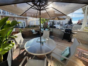 屋外ダイニングエリア