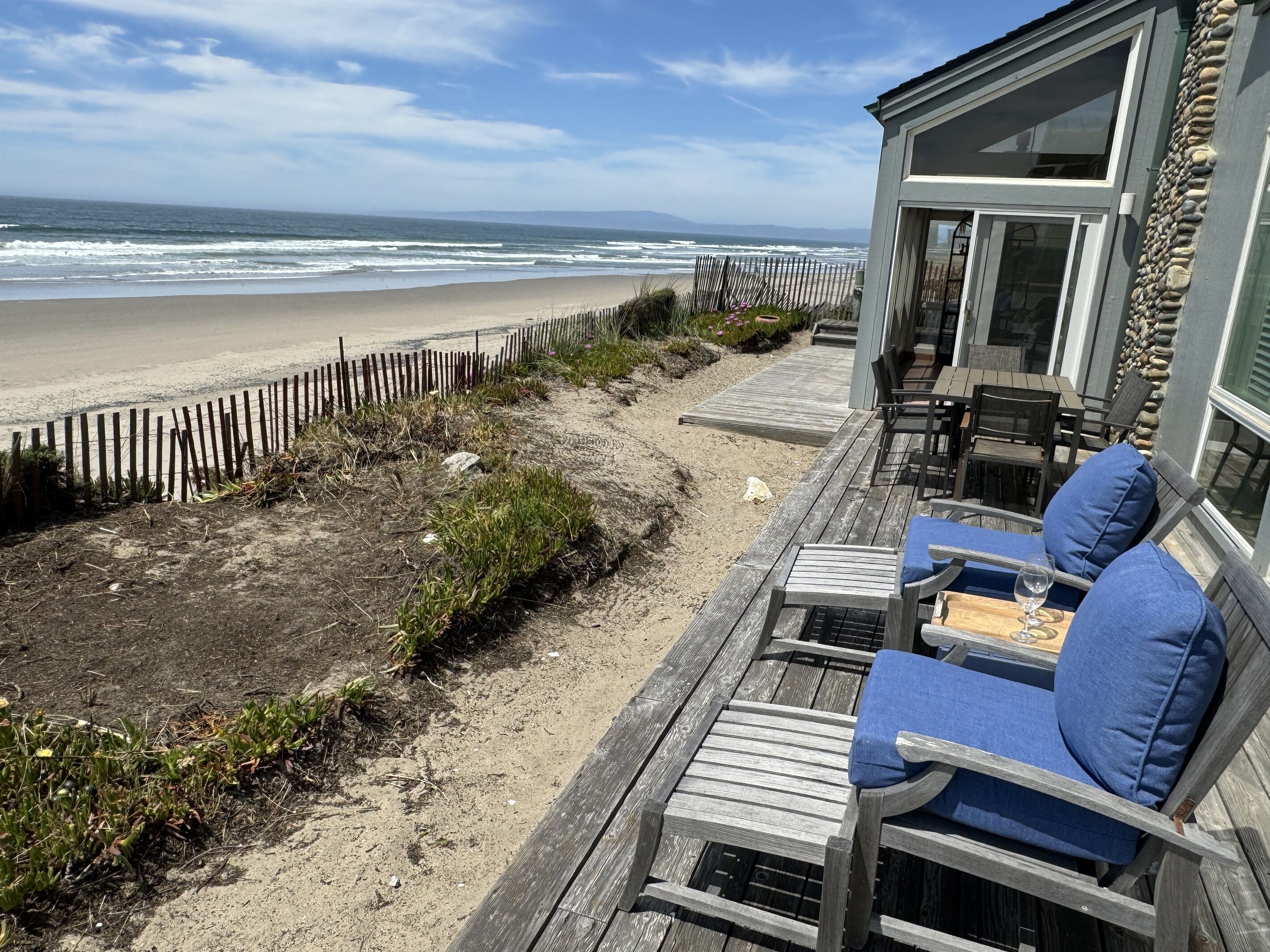 Oceanfront with pickleball and toys!