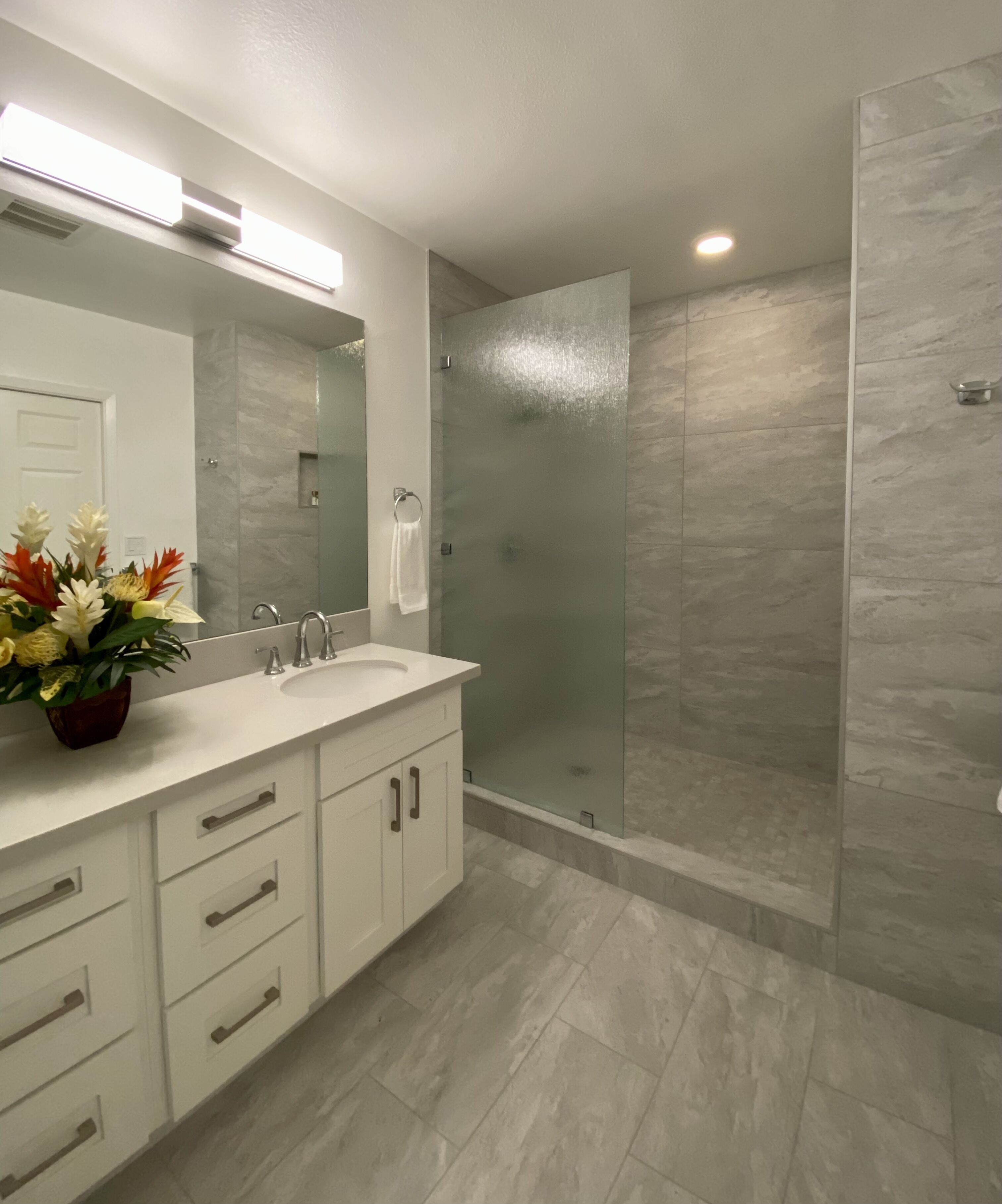 Combined shower/tub, hair dryer, towels, soap