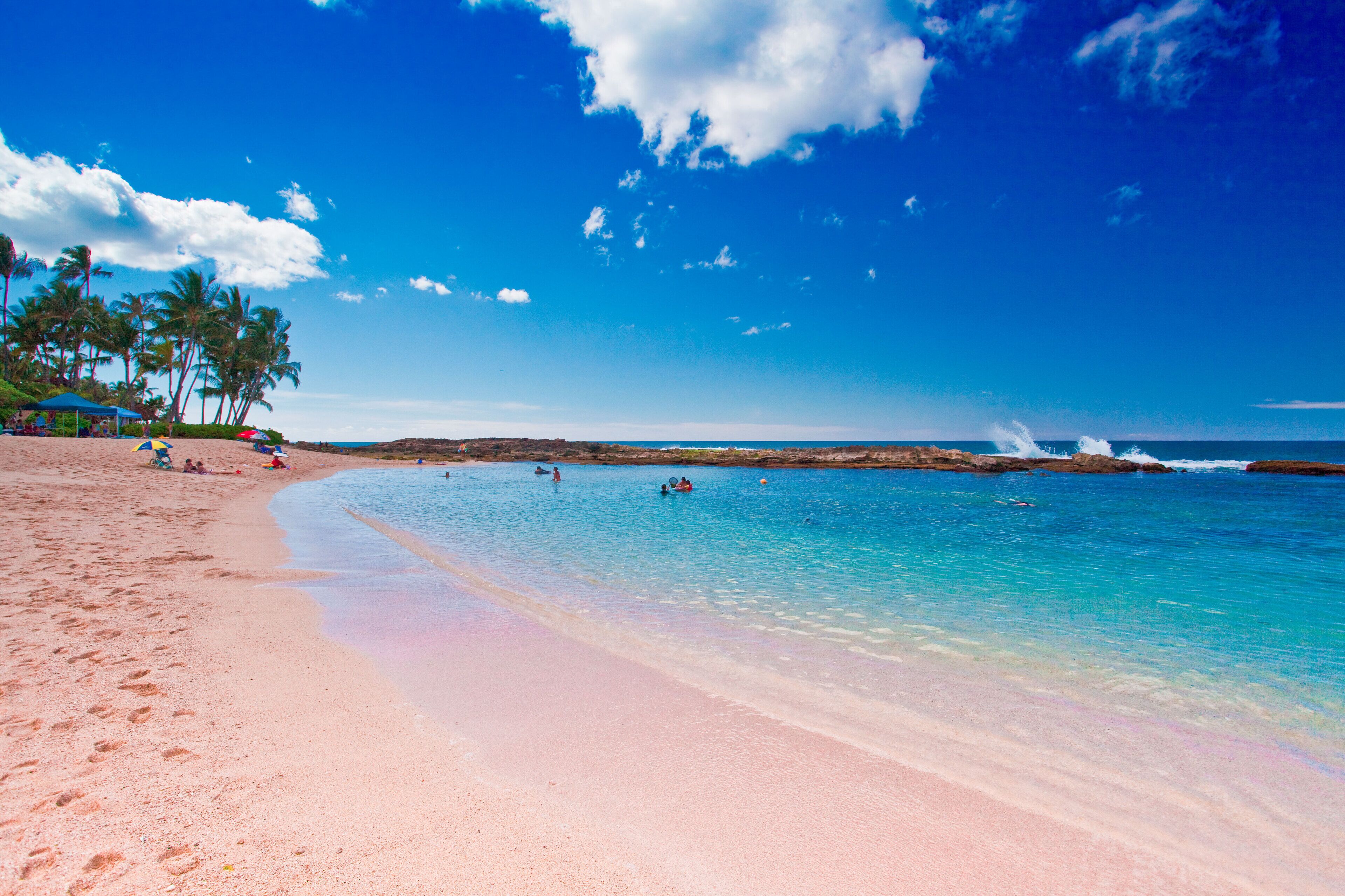 Beach nearby, sun loungers, beach towels