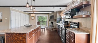 Lakefront property with 7 bedrooms