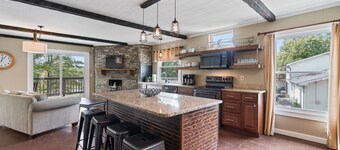 Lakefront property with 7 bedrooms