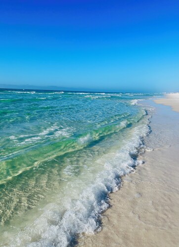 TRANQUILITY W/ STUNNING VIEWS OF GORGEOUS SUNSETS; 2 BEACH CHAIRS; 2 POOLS