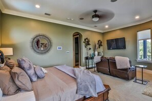 5 bedrooms, desk, iron/ironing board, travel cot - Casa Bahari W/Private Pool 5-Bed/Pool/Spa/Lux Amenities (Destin)