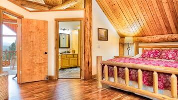 3 bedrooms, iron/ironing board, travel crib, free WiFi