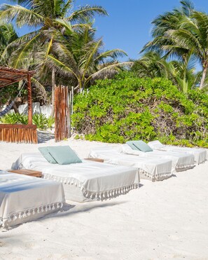 Property grounds - Tulum Beachfront Private Villa In the Heart of South Tulum Beach! (Tulum)