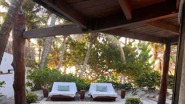 A pool with two lounge chairs under a wooden pergola, surrounded by tropical plants. - Casa Carolina Tulum (Tulum)