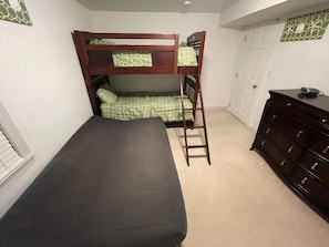 4 bedrooms, iron/ironing board, free WiFi