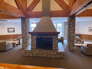 Interior - Ski in and Out, Renovated, Cozy One Bedroom, Hot Tub + Pool, Lake Placid Lodge (Whistler)