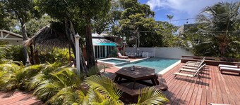 #3-West Bay 2 Bedroom Apt-2 min walk to the beach!