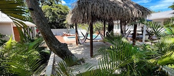 #3-West Bay 2 Bedroom Apt-2 min walk to the beach!