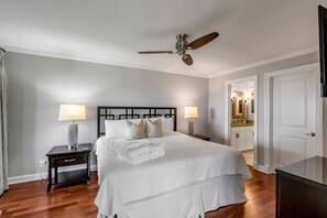2 habitaciones, tabla de planchar con plancha, internet y ropa de cama