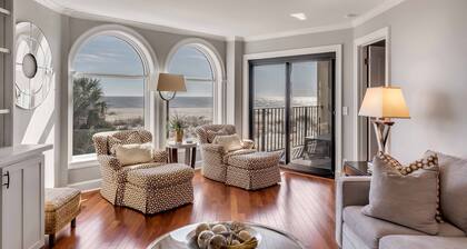 "Sea Escape" ~ Fully Renovated ~ Beach Gear credit included ~ Pool Access