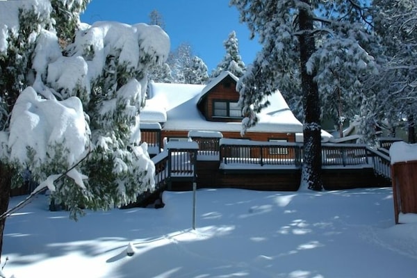 3Bears Lake Cabin in the Winter