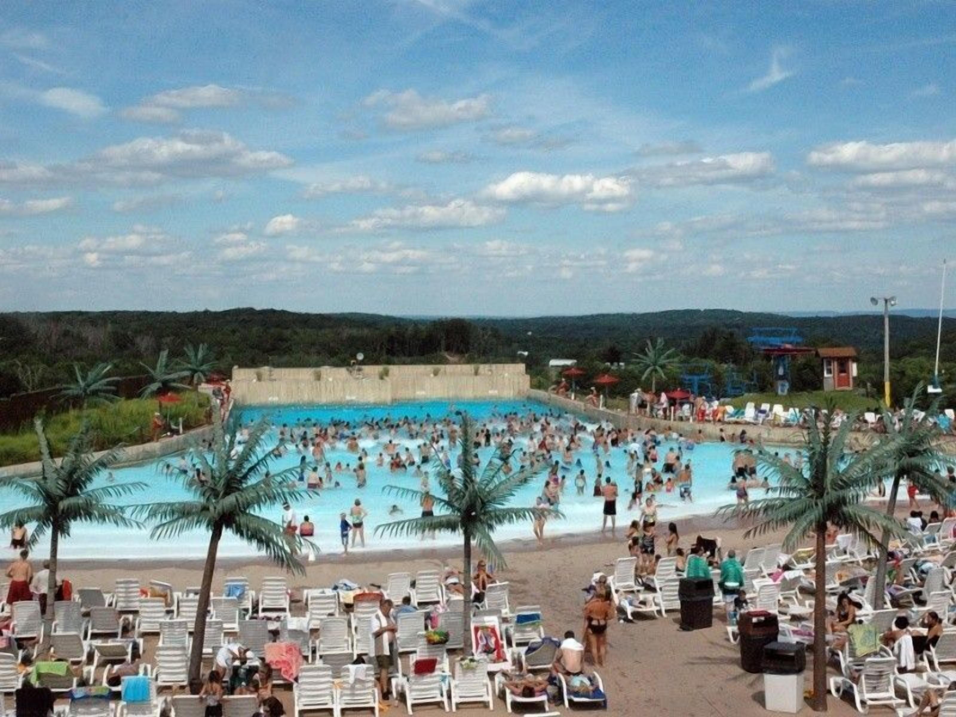 CamelBeachWaterPark 3 Level Condo Deck Gas Grill  AirConditioned  SmartTV 
Pool 