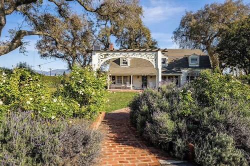 Grand FarmHouse with Hot Tub & Pool!