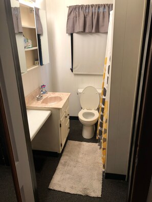 Handdukar och toalettpapper