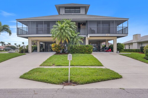 Fabulous Waterfront Vacation Home Near Tigertail Beach!