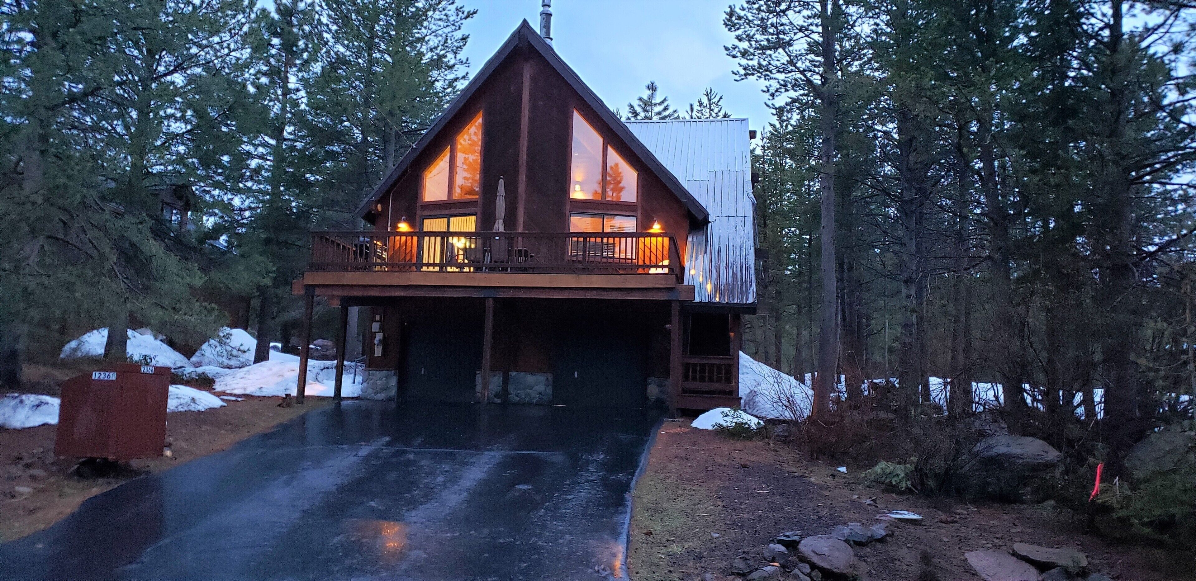 Tahoe Donner-Slp10, backs to XCountry, downhill skiing nearby.