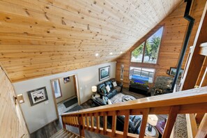 Smart-TV, peis og musikkbibliotek