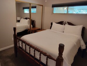 3 Schlafzimmer, Schreibtisch, Bügeleisen/Bügelbrett, Reisekinderbett