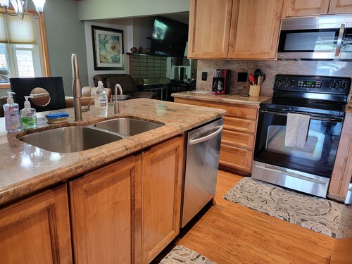 Family Game Room with Wet Bar, Pool Table/ Ping Pong Darts and more!