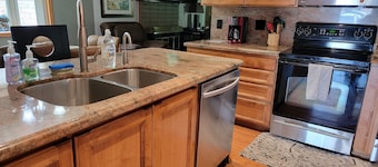 Family Game Room with Wet Bar, Pool Table/ Ping Pong Darts and more!