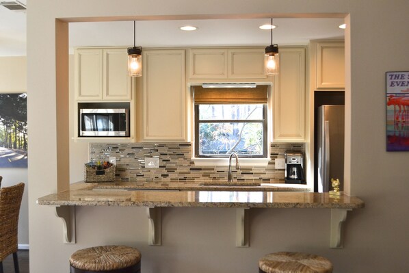 冰箱、微波炉、烤箱、炉灶