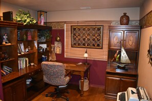 Interior - Quiet Family Friendly Home near AFA/Downtown Monument/I25 - Great Monthly Rates! (Monument)