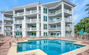 A heated pool - Stay on the Beach! Guest Favorite | Excellent Reviews | Chairs/Umbrella Included (Santa Rosa Beach)