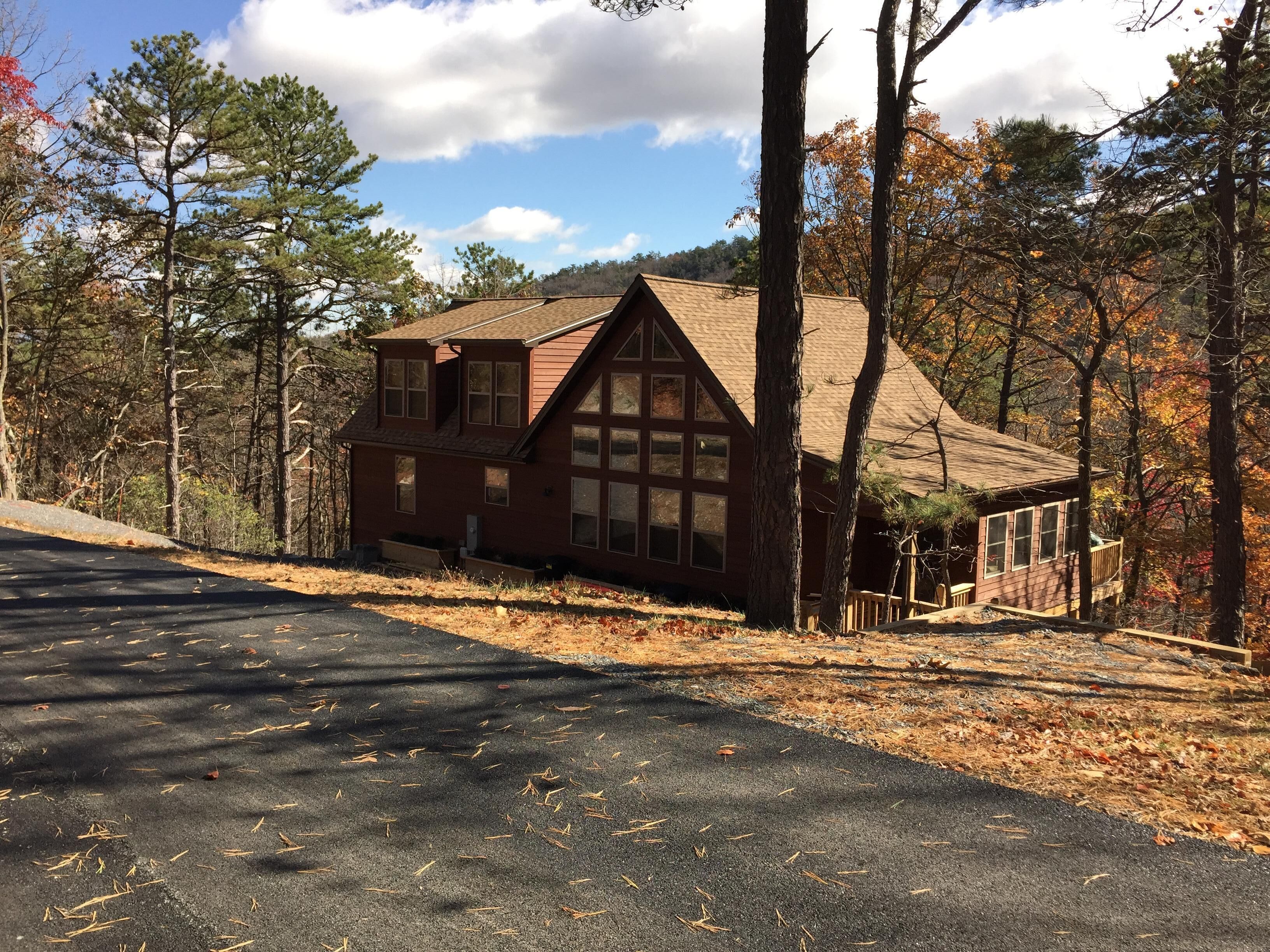  SLOPESIDE- Private Luxury Chalet w/ Mtn views, Backs to Slopes, Paved Driveway 