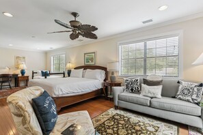 4 bedrooms, WiFi (free), bed sheets - Beautiful 4 bed, 5 full bath, East Beach with Pool, 3 houses from East Beach (St Simons Island)