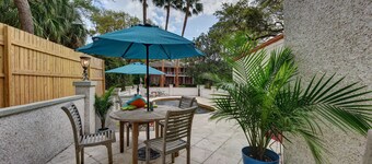 Beautiful 4 bed, 5 full bath, East Beach with Pool, 3 houses from East Beach