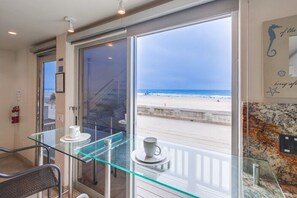 Dining - 2 Levels of Ocean Front + AC + Heart of MB (San Diego)