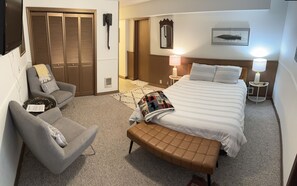 3 bedrooms, iron/ironing board, travel crib, WiFi