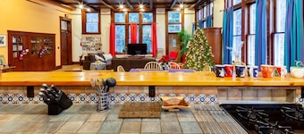 Wilson Schoolhouse Inn-----
Ideal For Family Gatherings Or 2-3 Couples