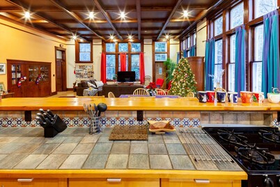 Wilson Schoolhouse Inn-----
Ideal For Family Gatherings Or 2-3 Couples