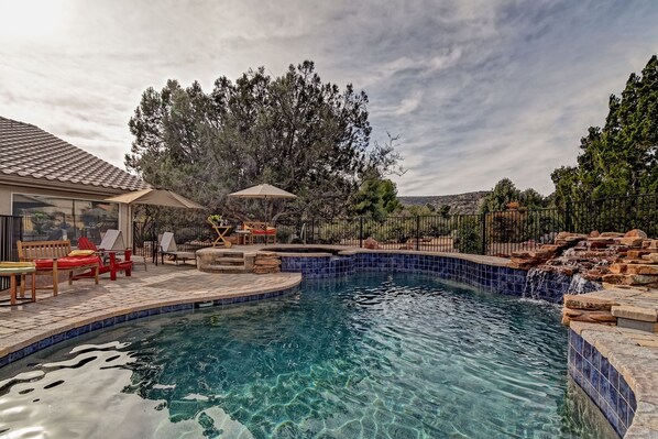A heated pool - 10% WEEKLY DISCOUNTS Pool Splendor, Views "Coronado-II" Walk To Country Club (Sedona)