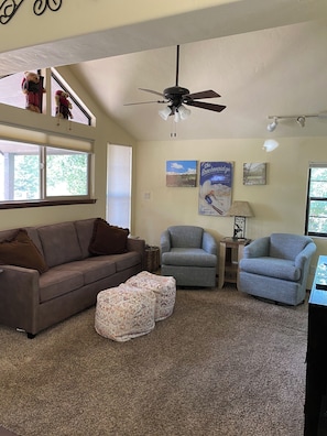 Smart TV, fireplace, DVD player, ping pong