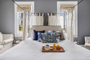 4 bedrooms, iron/ironing board, WiFi