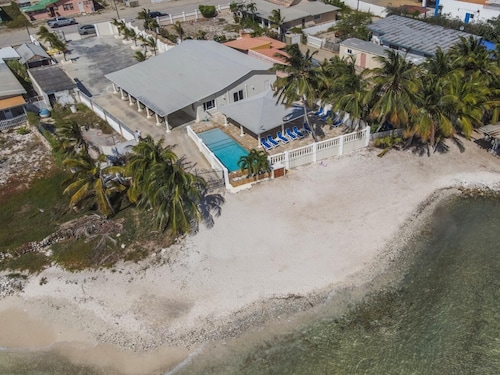 Directly on the Beach - Beachfront - Facing beach swimming pool - 5 bdrm