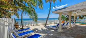 Directly on the Beach - Beachfront - Facing beach swimming pool - 5 bdrm