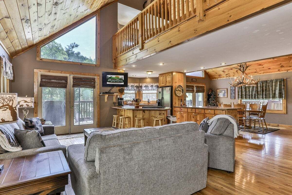 TV connectée, cheminée, lecteur de DVD