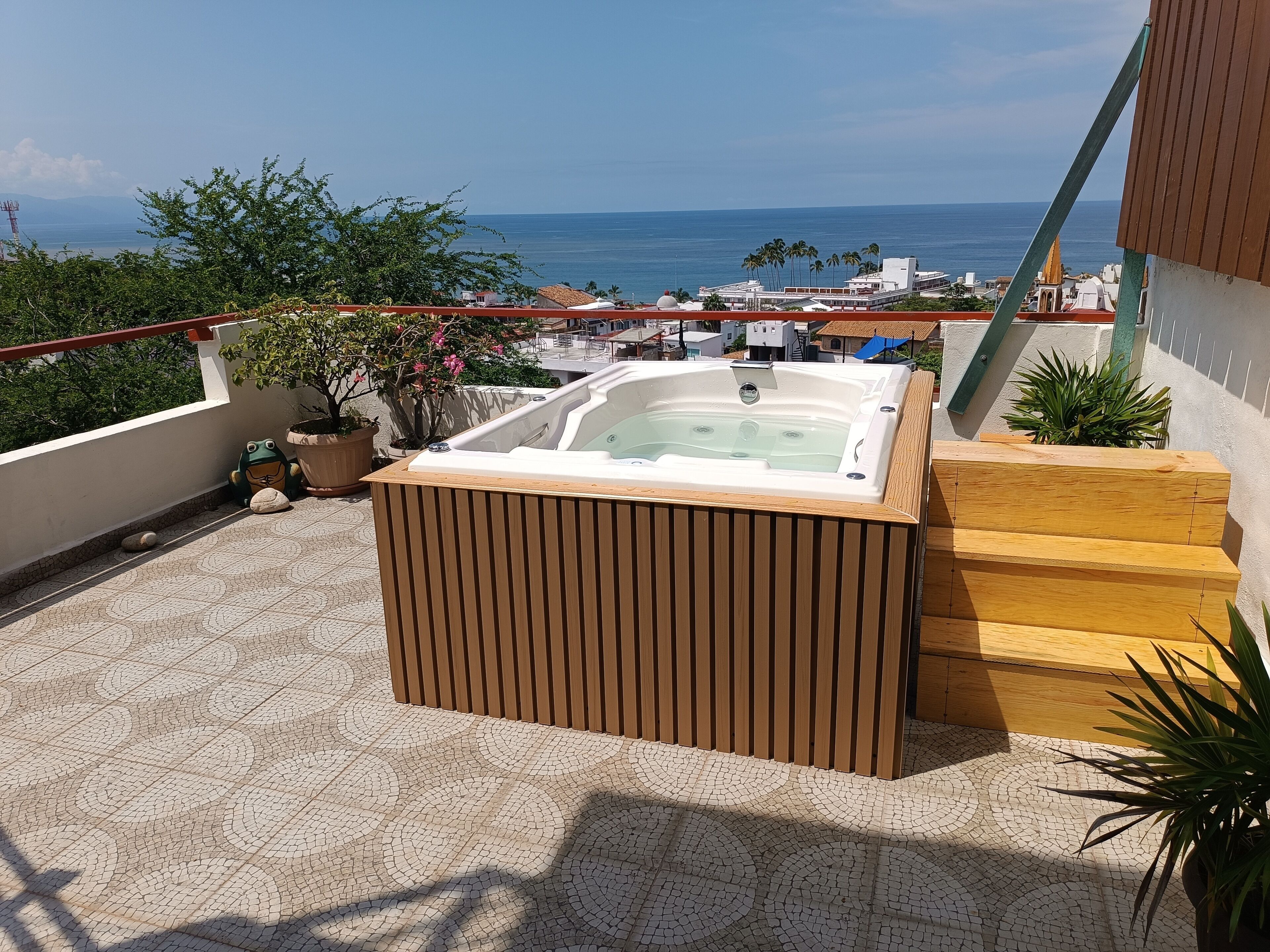 Outdoor spa tub