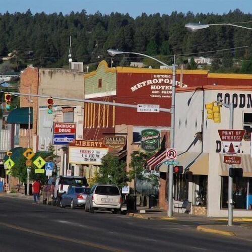 'The Loft' sits at the top of the town! Walk to the Hot Springs
